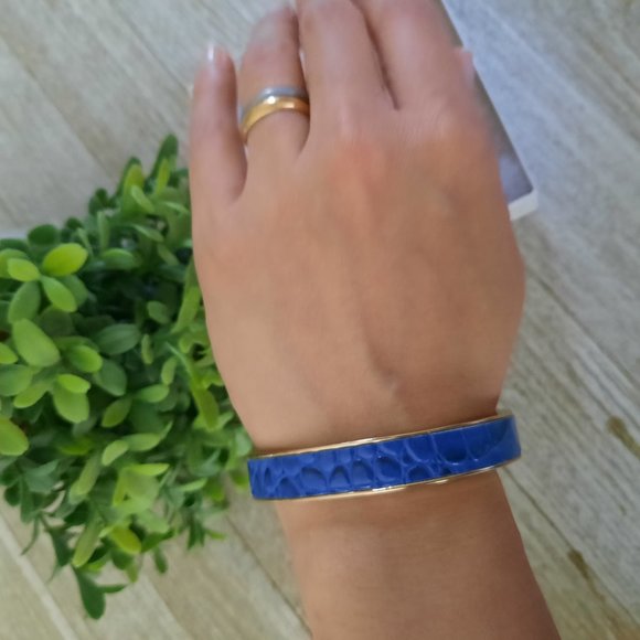 Daniela Swaebe Zaffre Blue Crocodile Inlay Thin Hinge Bangle - Goldtone, New! - Picture 10 of 16